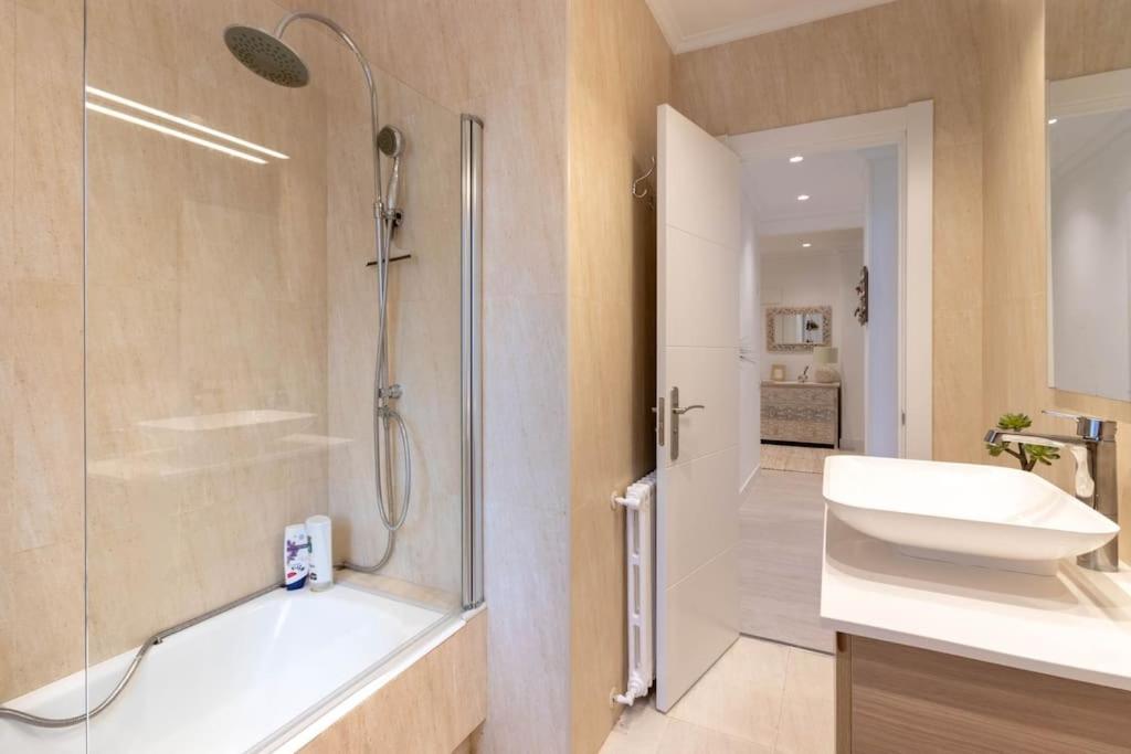Apartamento Luxury Centro Bilbao Garaje Εξωτερικό φωτογραφία
