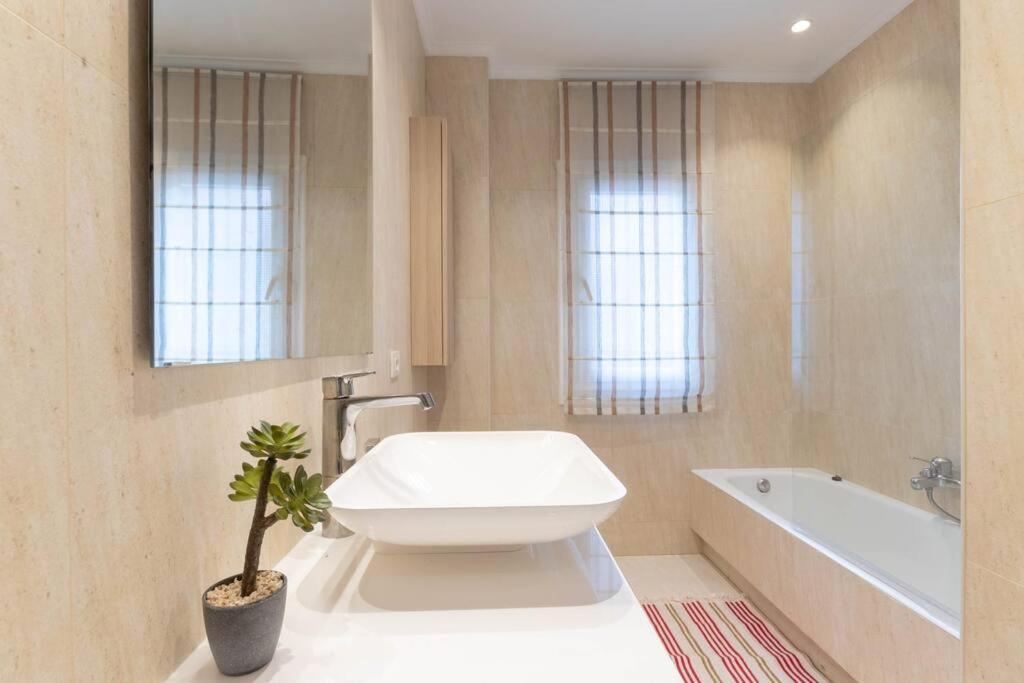 Apartamento Luxury Centro Bilbao Garaje Εξωτερικό φωτογραφία